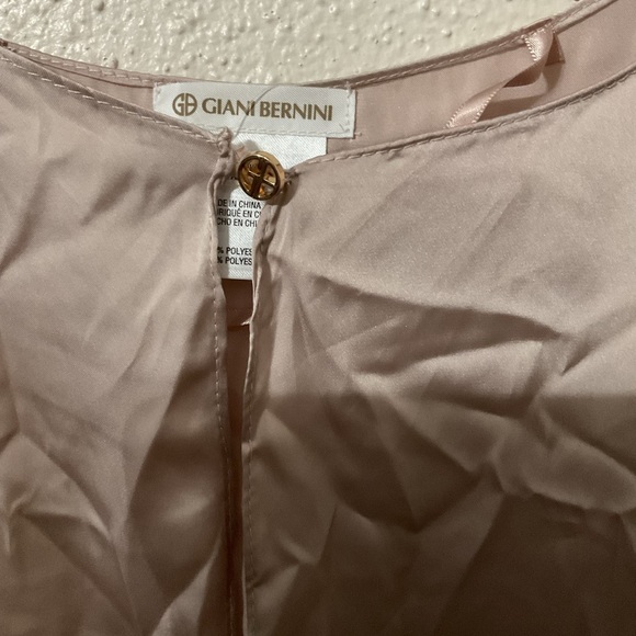 Giani Bernini Women's Satin Capelet Evening Wrap with Closure. NWT Nude Color - Picture 5 of 7